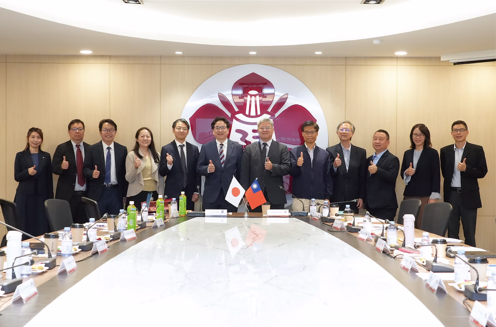 跨洋共創01.avif Tokyo Forge Strategic Ties in Semiconductors and Smart Medicine
